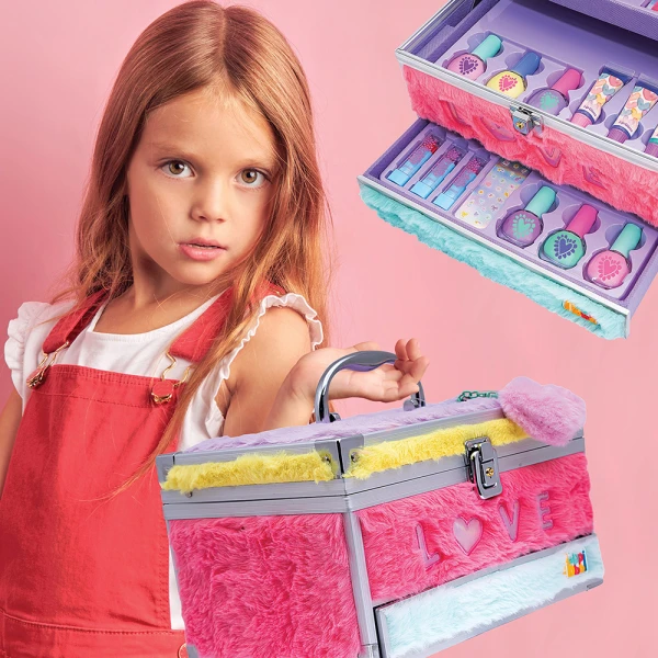 HAPPI HOBBI BEAUTY CASE WITH 50 ACCESSORIES FOR AGES 6+ 