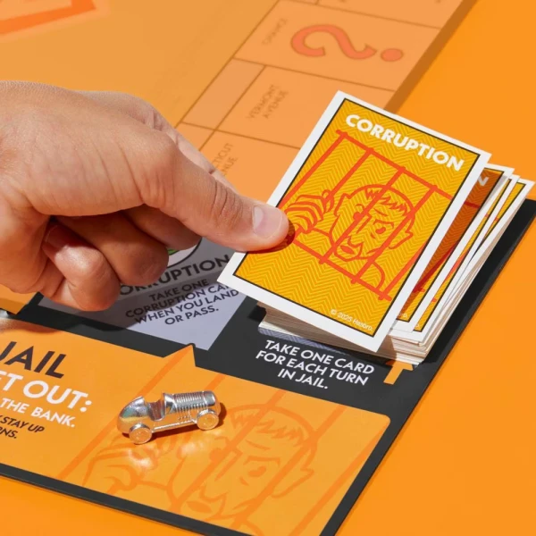 ΕΠΕΚΤΑΣΗ ΕΠΙΤΡΑΠΕΖΙΟΥ ΠΑΙΧΝΙΔΙΟΥ MONOPOLY ΠΗΓΑΙΝΕ ΣΤΗ ΦΥΛΑΚΗ