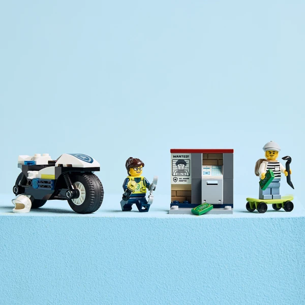 LEGO® CITY POLICE MOTORCYCLE CHASE