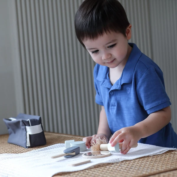 PLAN TOYS WOODEN ΤΟΥ SHAVING SET