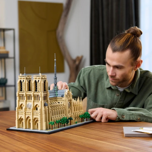 LEGO® ARCHITECTURE NOTRE-DAME Η ΠΑΝΑΓΙΑ ΤΩΝ ΠΑΡΙΣΙΩΝ