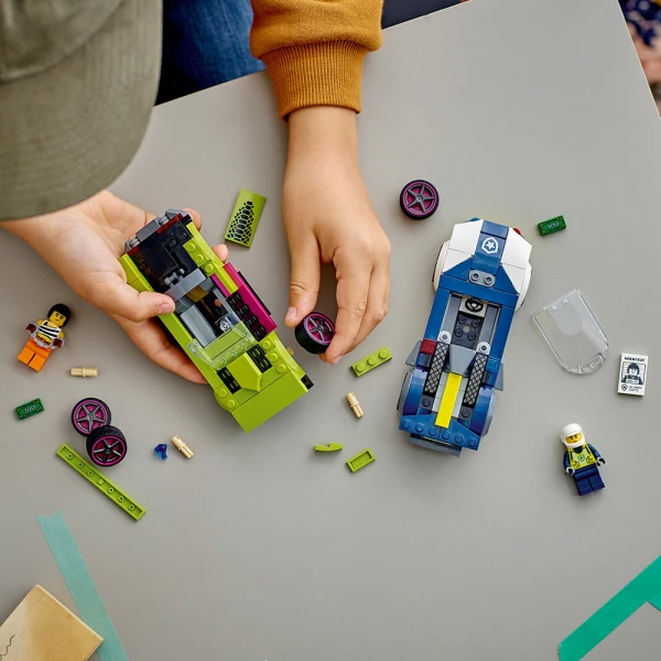 LEGO® CITY POLICE CAR AND MUSCLE CAR CHASE