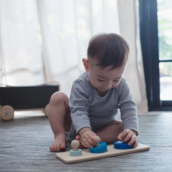 PLAN TOYS ΞΥΛΙΝΟ ΠΑΖΛ ΜΕ ΚΥΚΛΟΥΣ