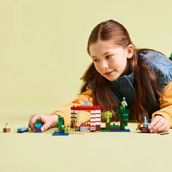 LEGO® MINECRAFT® ΤΟ ΣΠΙΤΙ-ΔΥΝΑΜΙΤΗΣ ΣΤΗ ΖΟΥΓΚΛΑ