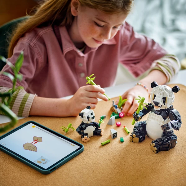 LEGO® CREATOR WILD ANIMALS: PANDA FAMILY
