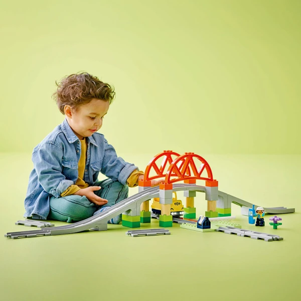 LEGO® DUPLO® TOWN ΣΕΤ ΕΠΕΚΤΑΣΗΣ ΜΕ ΓΕΦΥΡΑ ΚΑΙ ΤΡΟΧΙΕΣ ΤΡΕΝΟΥ