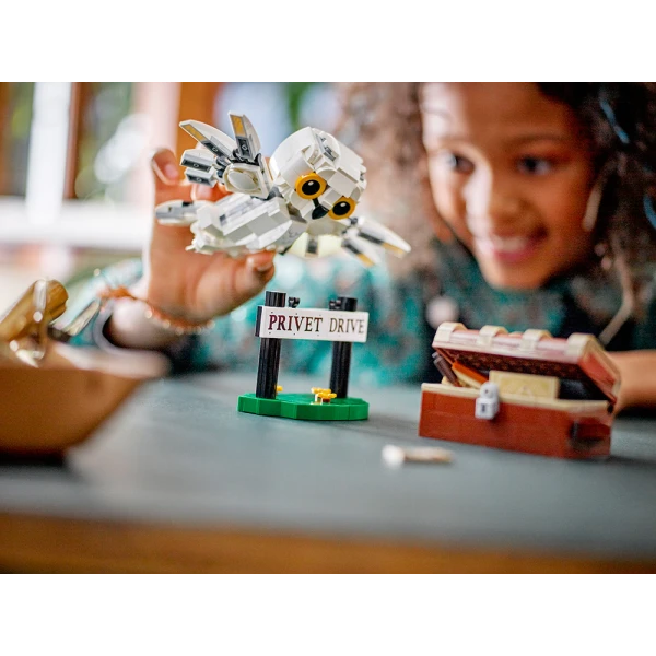 LEGO® HARRY POTTER™ HEDWIG™ AT 4 PRIVET DRIVE