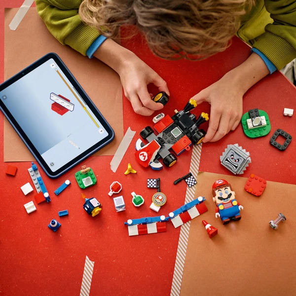 LEGO® SUPER MARIO™: MARIO KART™ – INTERACTIVE LEGO® MARIO™ & STANDARD KART