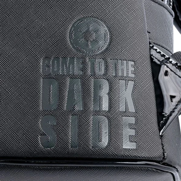 LOUNGEFLY STAR WARS DARTH VADER LIGHT UP MINI ΤΣΑΝΤΑ ΠΛΑΤΗΣ (STBK0219)