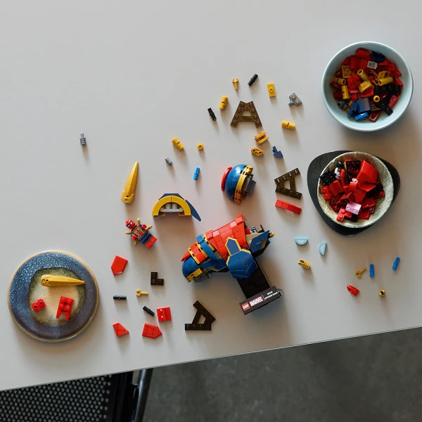 LEGO® MARVEL IRON SPIDER-MAN BUST