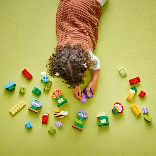 LEGO® DUPLO® TOWN ΔΗΜΙΟΥΡΓΙΚΟΣ ΚΗΠΟΣ & ΛΟΥΛΟΥΔΙΑ
