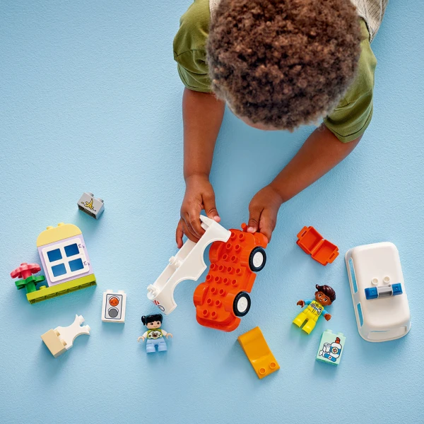 LEGO® DUPLO® ΑΣΘΕΝΟΦΟΡΟ & ΟΔΗΓΟΣ