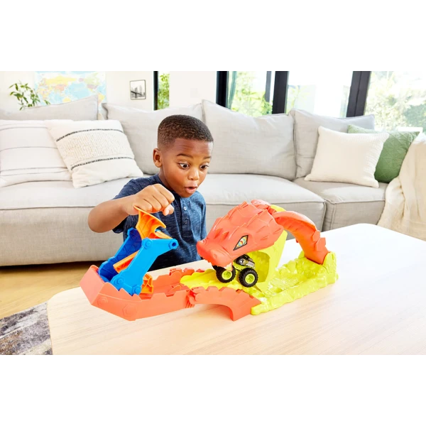HOT WHEELS MONSTER TRUCKS SNAKE SLAM TAKEDOWN