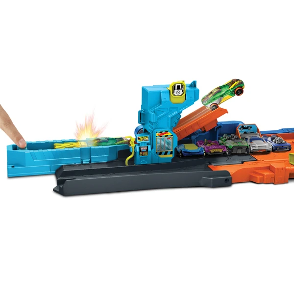 HOT WHEELS CITY TRANSFORMING STUNT GARAGE