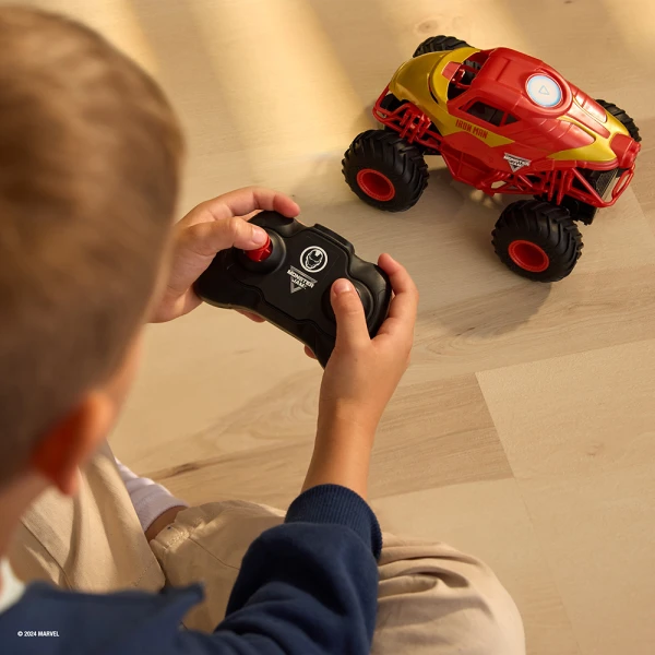 MONSTER JAM 1:24 ΤΗΛΕΚΑΤΕΥΘΥΝΟΜΕΝΟ ΟΧΗΜΑ IRON MAN