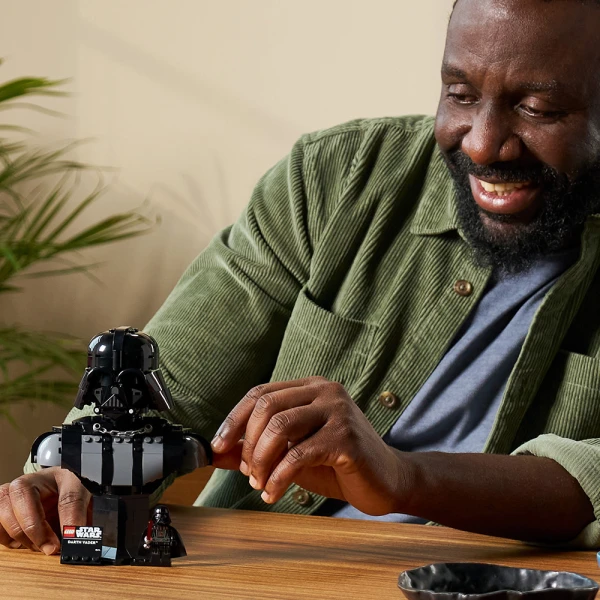 LEGO® STAR WARS™ DARTH VADER™ BUST