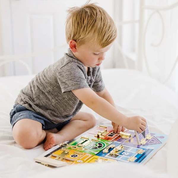 MELISSA & DOUG LATCHES BOARD