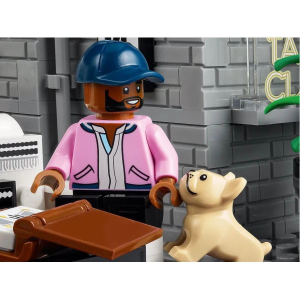 LEGO® CREATOR QUEER EYE - THE FAB 5 LOFT