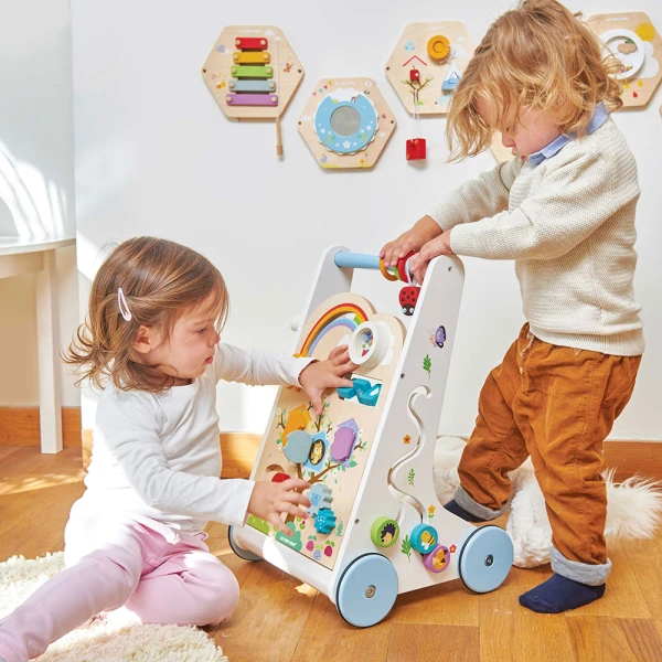 LE TOY VAN ΞΥΛΙΝΗ ΠΕΡΠΑΤΟΥΡΑ 12 ΔΡΑΣΤΗΡΙΟΤΗΤΩΝ 34Χ32Χ51 εκ.
