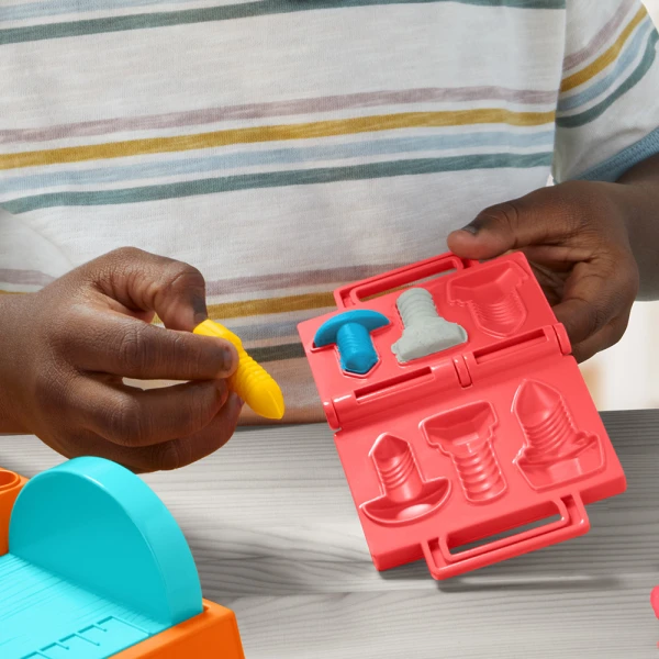 PLAY-DOH STAMP N SAW TOOL BENCH