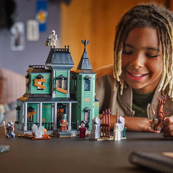 LEGO® CREATOR HAUNTED MANSION