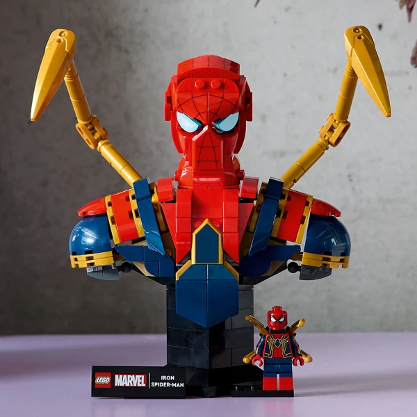 LEGO® MARVEL IRON SPIDER-MAN BUST