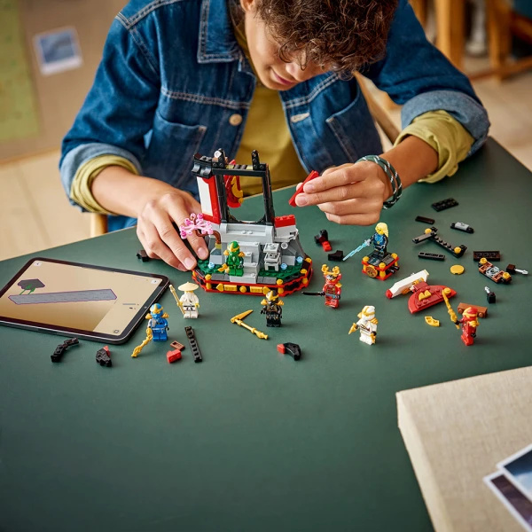 LEGO® NINJAGO® ΔΙΑΚΟΣΜΗΤΙΚΟ ΜΕ ΧΑΡΑΚΤΗΡΕΣ ΝΙΝΤΖΑ – 15Η ΕΠΕΤΕΙΟΣ