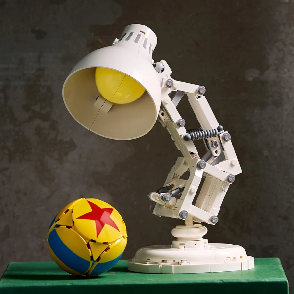 LEGO® IDEAS DISNEY PIXAR LUXO JR.