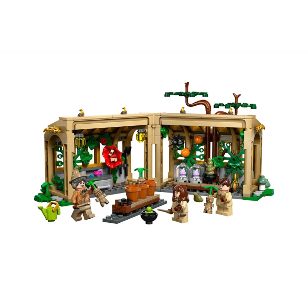LEGO® HARRY POTTER™ HOGWARTS™ CASTLE: HERBOLOGY CLASS