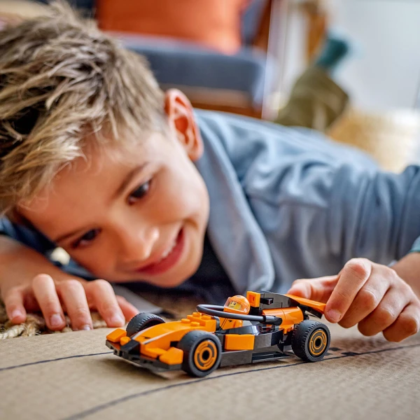 LEGO® CITY F1® DRIVER WITH MCLAREN RACE CAR