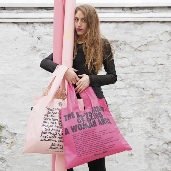LOQI RECYCLED TOTE BAG - GUERRILLA GIRLS THE ADVANTAGES OF BEING A WOMAN ARTIST