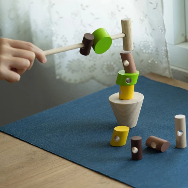 PLAN TOYS ΞΥΛΙΝΟ ΠΑΙΧΝΙΔΙ ΙΣΟΡΡΟΠΙΑΣ ΜΕ ΚΟΡΜΟΥΣ