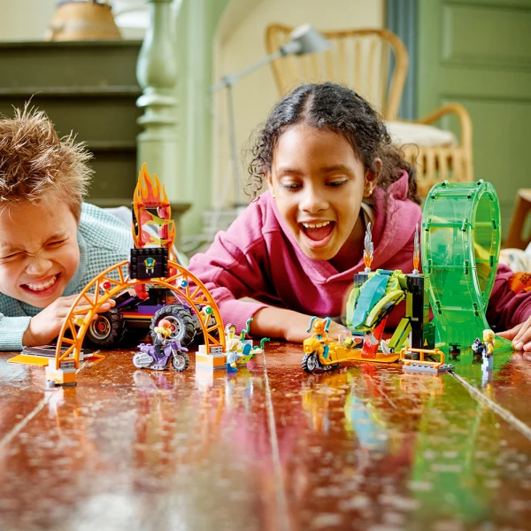 LEGO® CITY DOUBLE LOOP STUNT ARENA