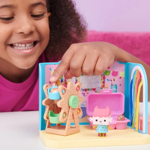 GABBY\'S DOLLHOUSE ΜΙΝΙ ΣΕΤ ΔΩΜΑΤΙΑ ΚΟΥΚΛΟΣΠΙΤΟΥ - ART STUDY