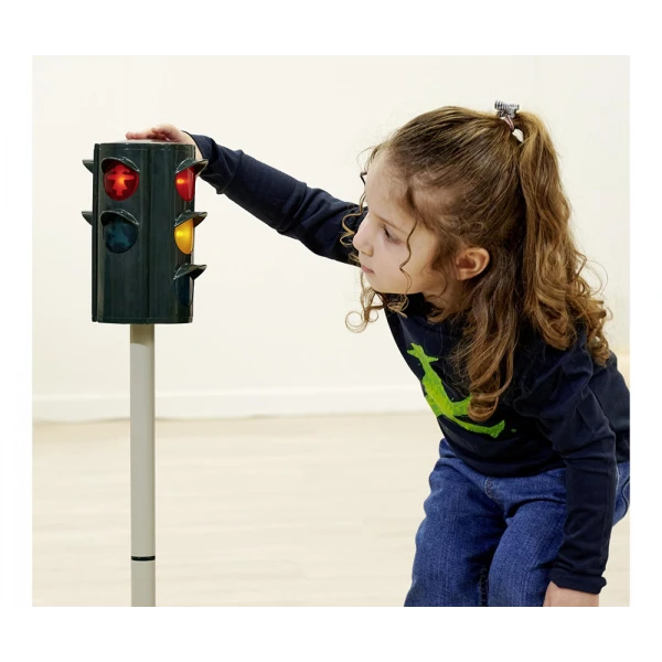 BIG TRAFFIC LIGHTS WITH FIGURINES