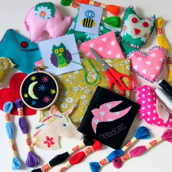 BUTTONBAG KIT YELLOW CASE EMBROIDERY