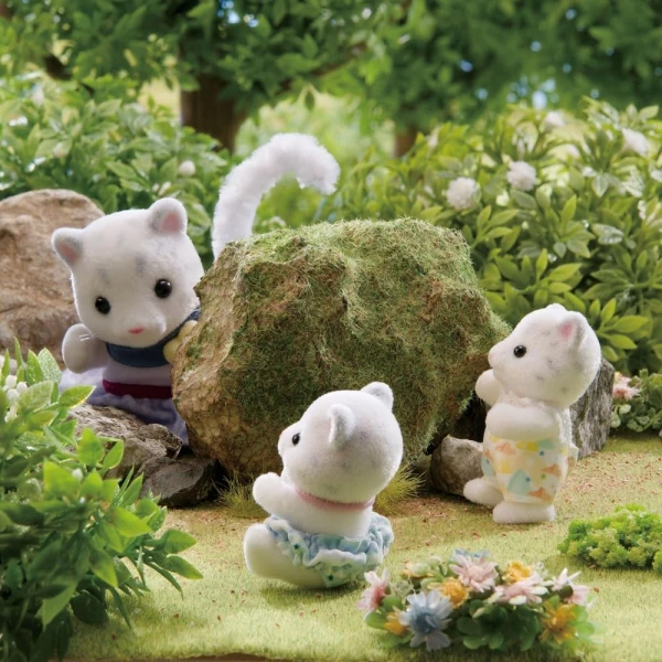 THE SYLVANIAN FAMILIES SNOW LEOPARD FAMILY PLAYSET