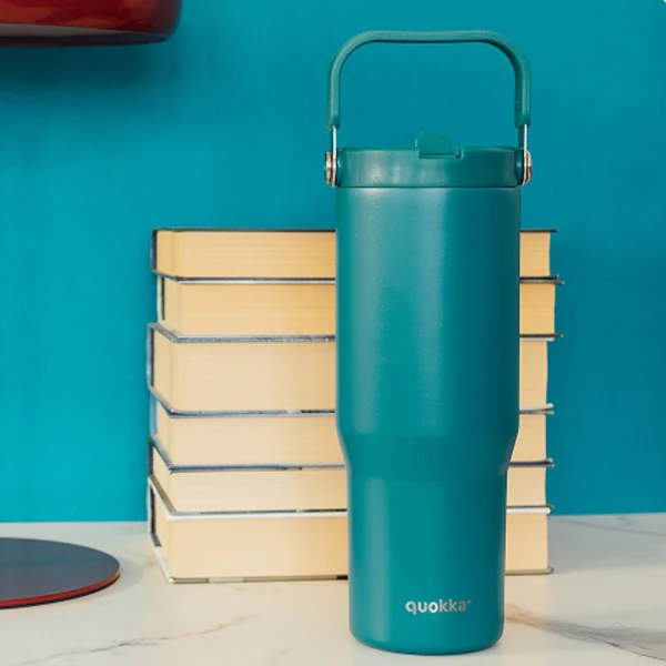 QUOKKA ΑΝΟΞΕΙΔΩΤΟ ΘΕΡΜΟΣ TUMBLER ΜΕ ΚΑΛΑΜΑΚΙ & ΛΑΒΗ 860ml CORE MIDNIGHT GREEN