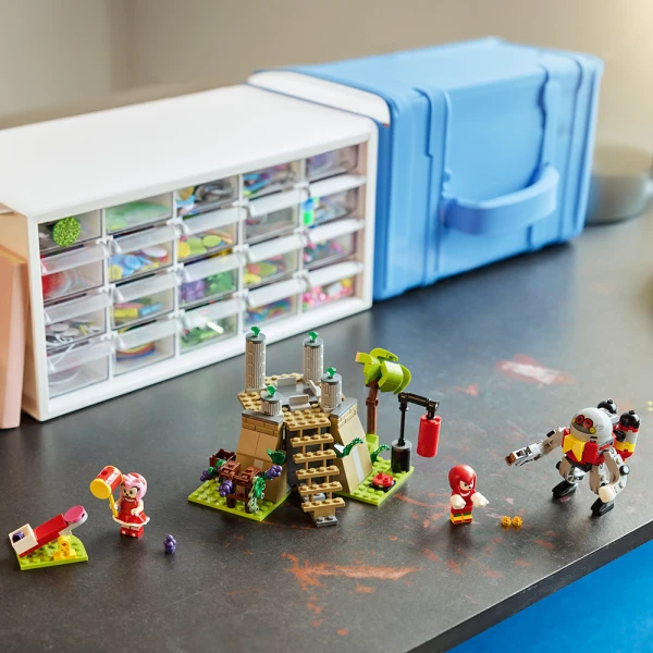 LEGO® SONIC THE HEDGEHOG™ KNUCKLES AND THE MASTER EMERALD SHRINE