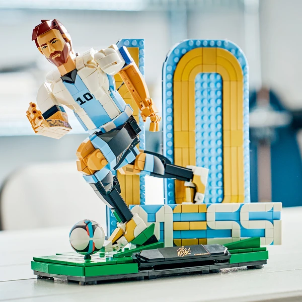 LEGO® EDITIONS SPORTS LIONEL MESSI SOCCER LEGEND
