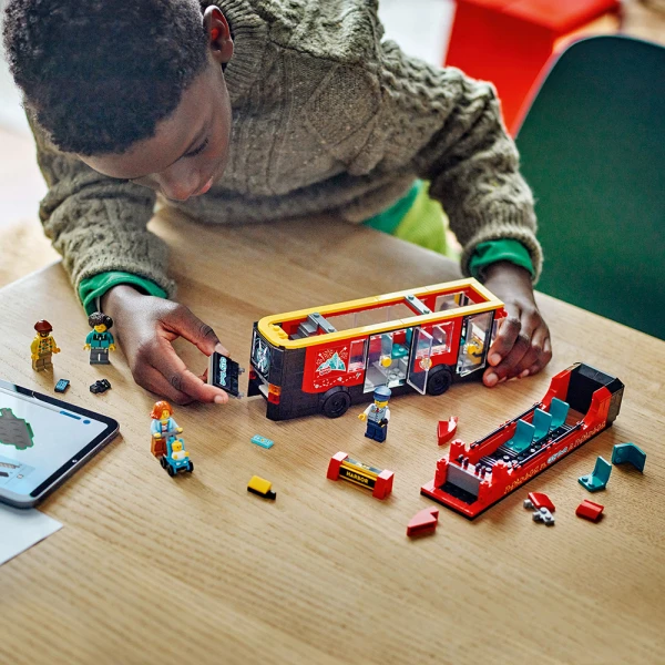 LEGO® CITY ΚΟΚΚΙΝΟ ΔΙΩΡΟΦΟ ΛΕΩΦΟΡΕΙΟ ΞΕΝΑΓΗΣΗΣ