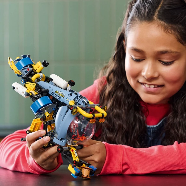 LEGO® TECHNIC™ DEEP-SEA RESEARCH SUBMARINE