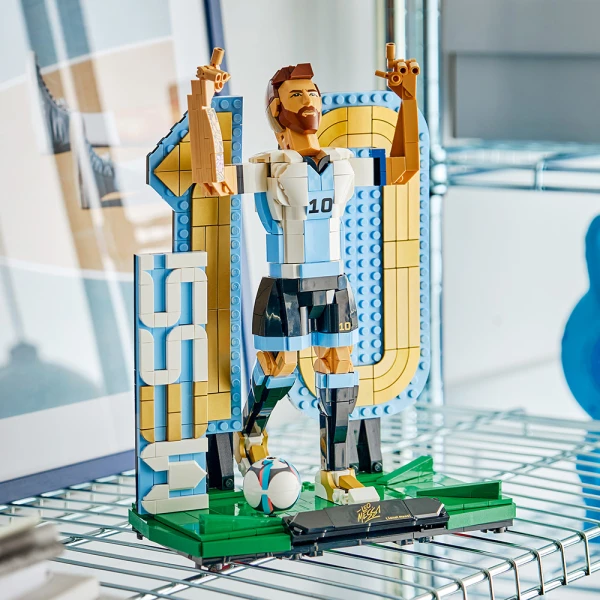 LEGO® EDITIONS SPORTS LIONEL MESSI SOCCER LEGEND