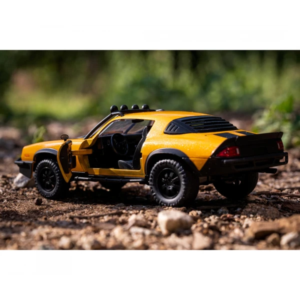 CAR 1:24 TRANSFORMERS BUMBLEBEE