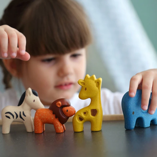 PLAN TOYS ΞΥΛΙΝΟ ΛΙΟΝΤΑΡΙ
