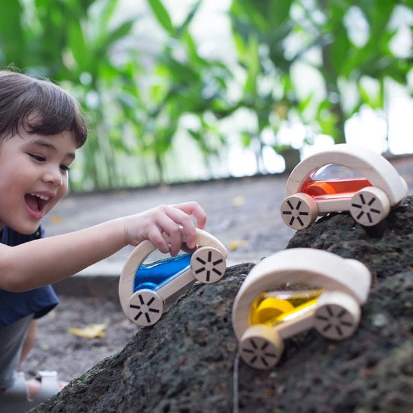 PLAN TOYS ΞΥΛΙΝΟ ΑΥΤΟΚΙΝΗΤΑΚΙ ΜΕ ΝΕΡΟ - ΜΠΛΕ