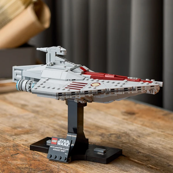 LEGO® STAR WARS™ ACCLAMATOR-CLASS ASSAULT SHIP™