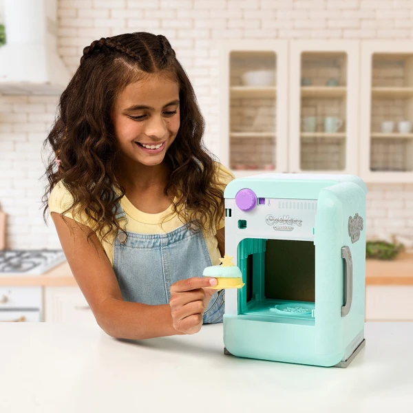 COOKEEZ MAKERY MAGIC FREEZER WITH SURPRISE ANIMAL