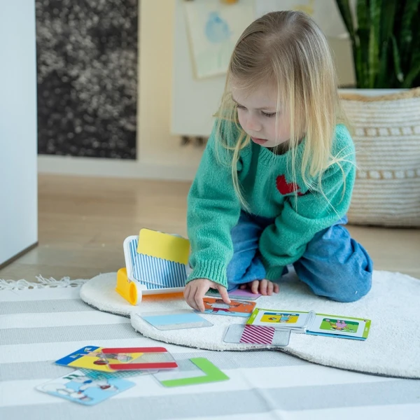 SMARTGAMES BOARD GAME DRESS CODE (80 CHALLENGES)
