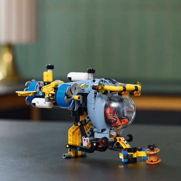 LEGO® TECHNIC™ DEEP-SEA RESEARCH SUBMARINE